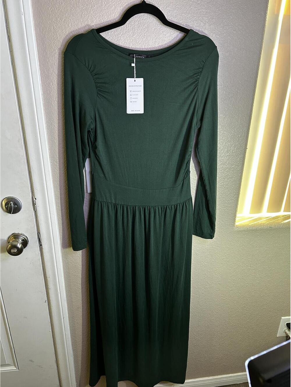 Zesica Elegant Long Sleeve Midi with pockets Dress in Deep Green, Size M